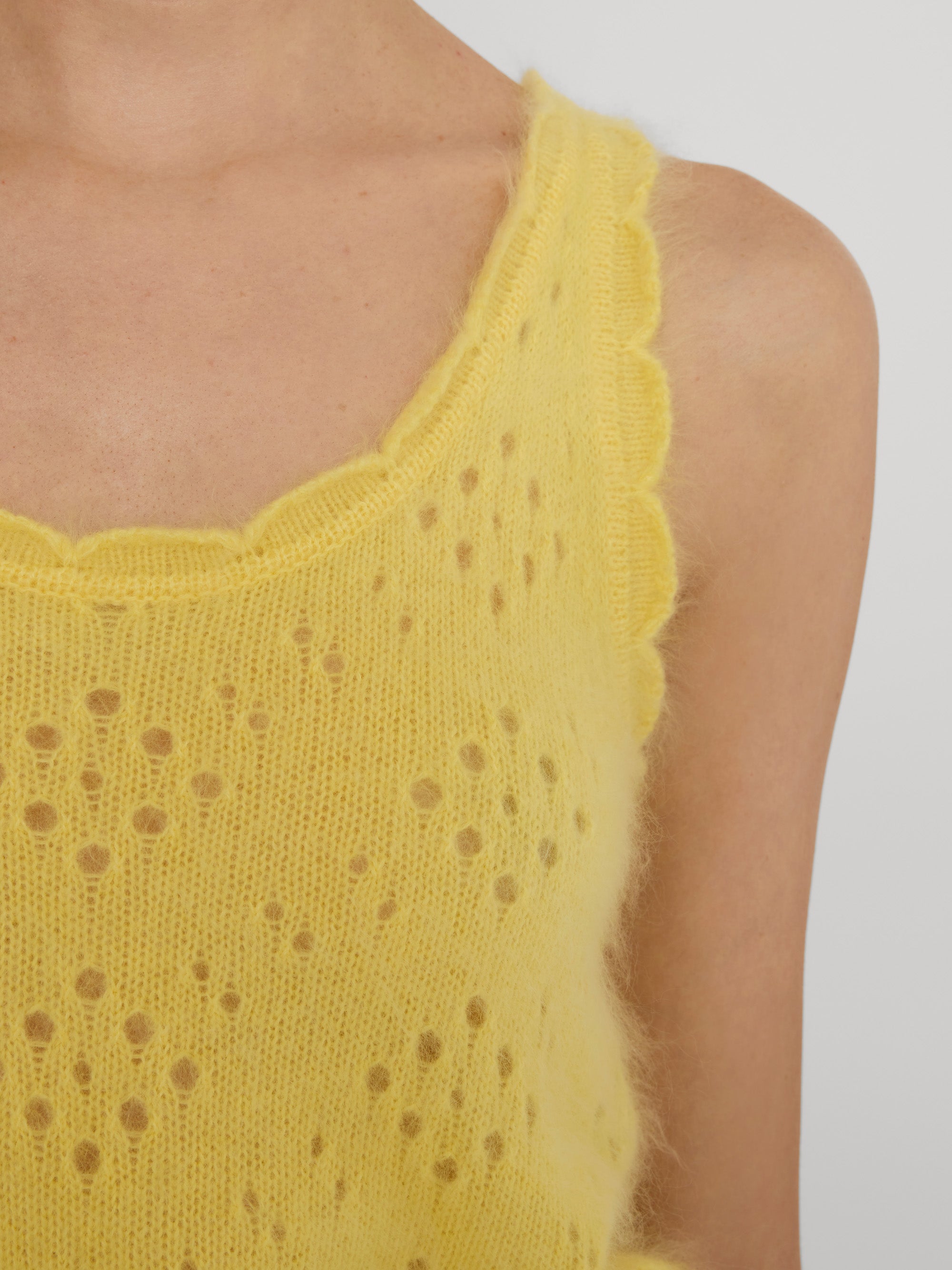 sweater-detail-image