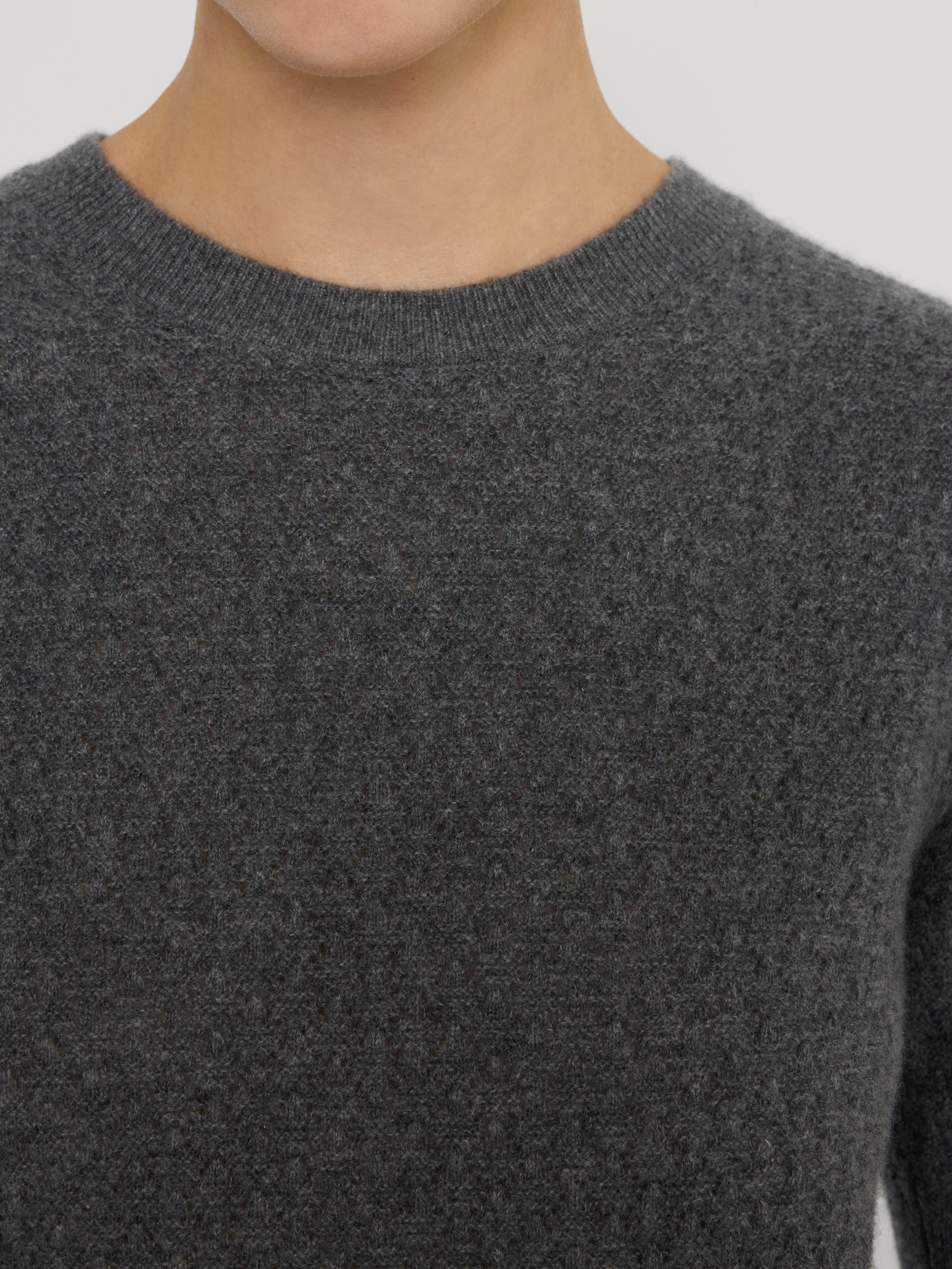 sweater-detail-image
