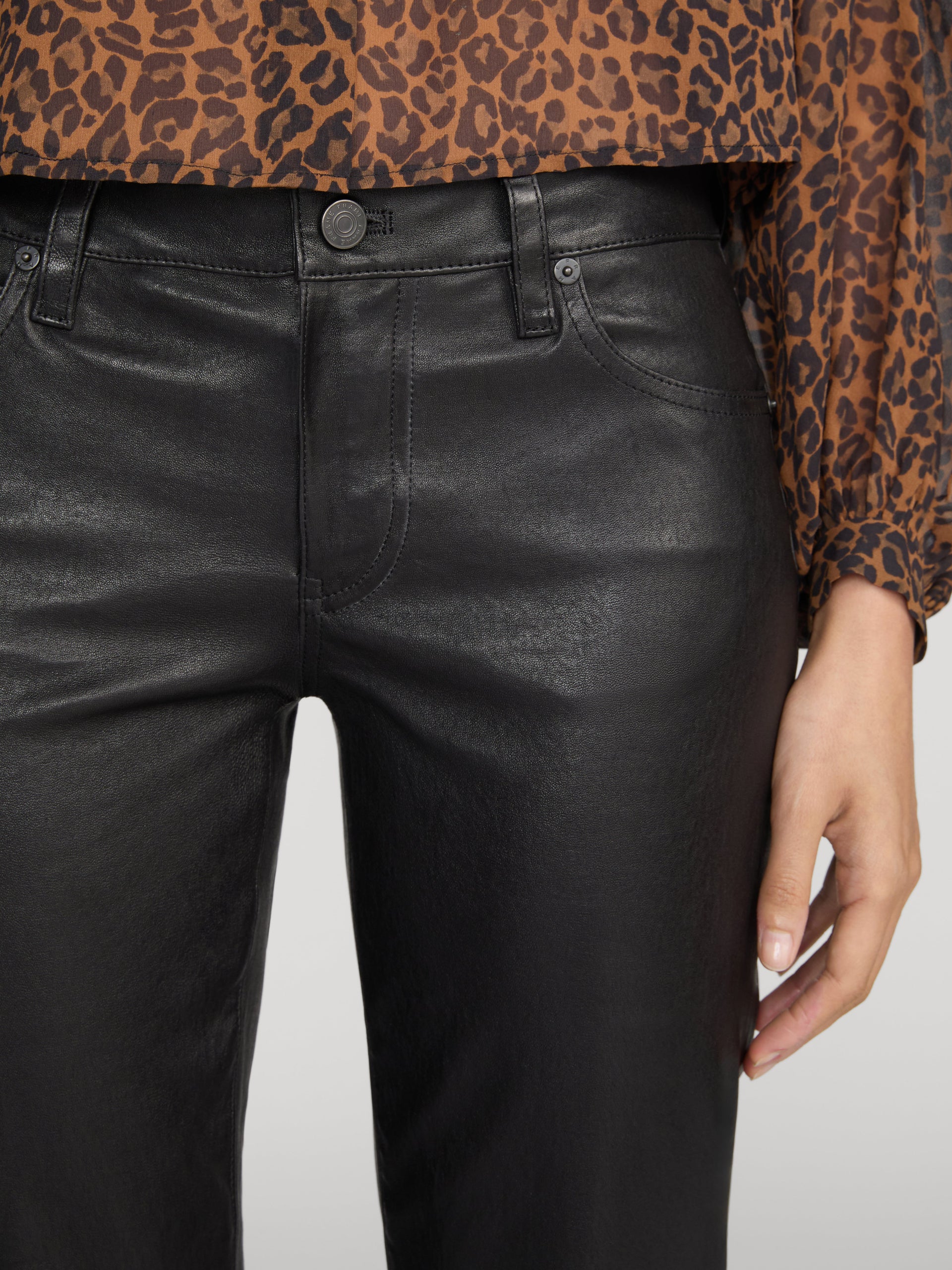pant-detail-image