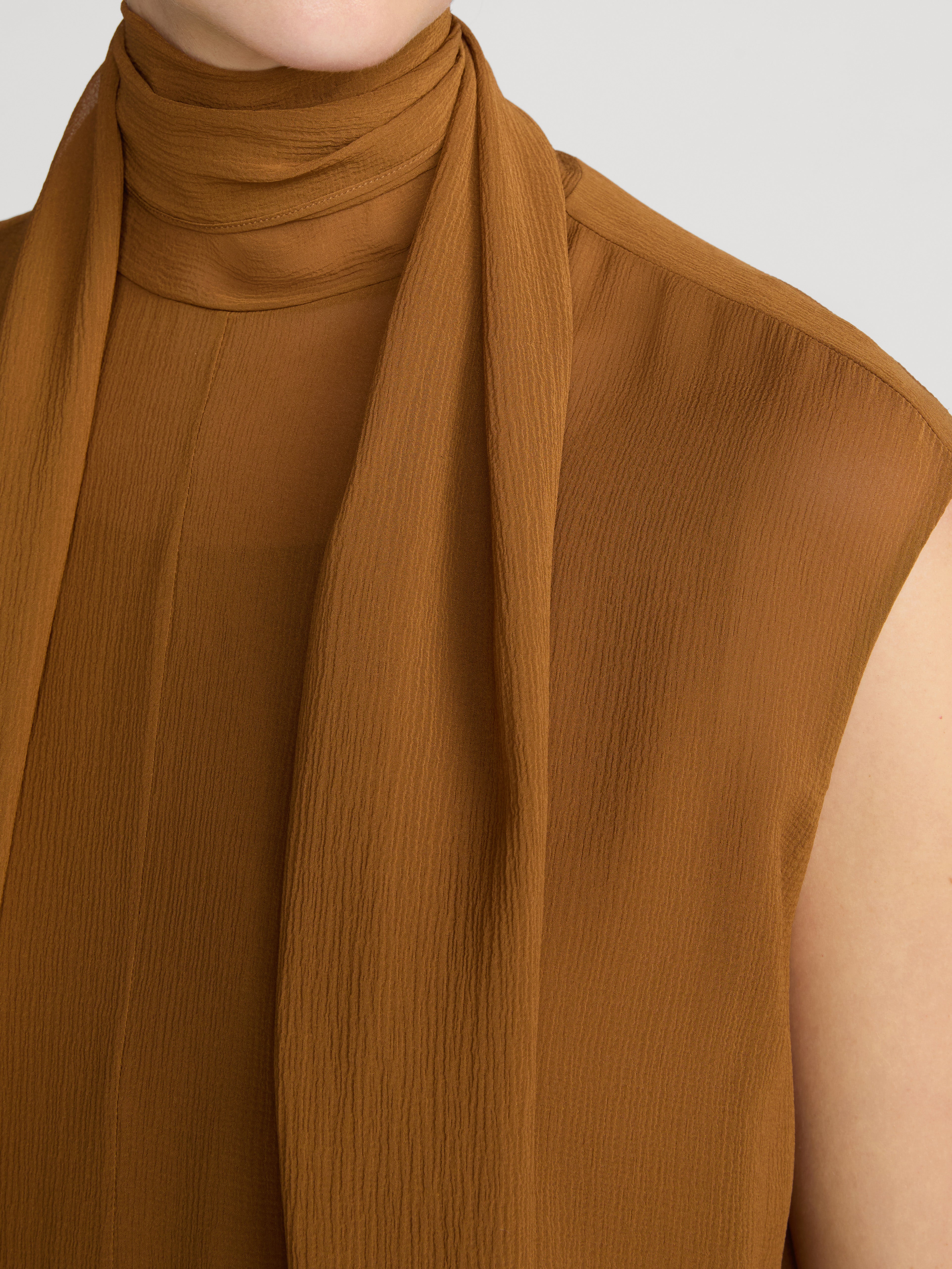 dress-front-detail-image