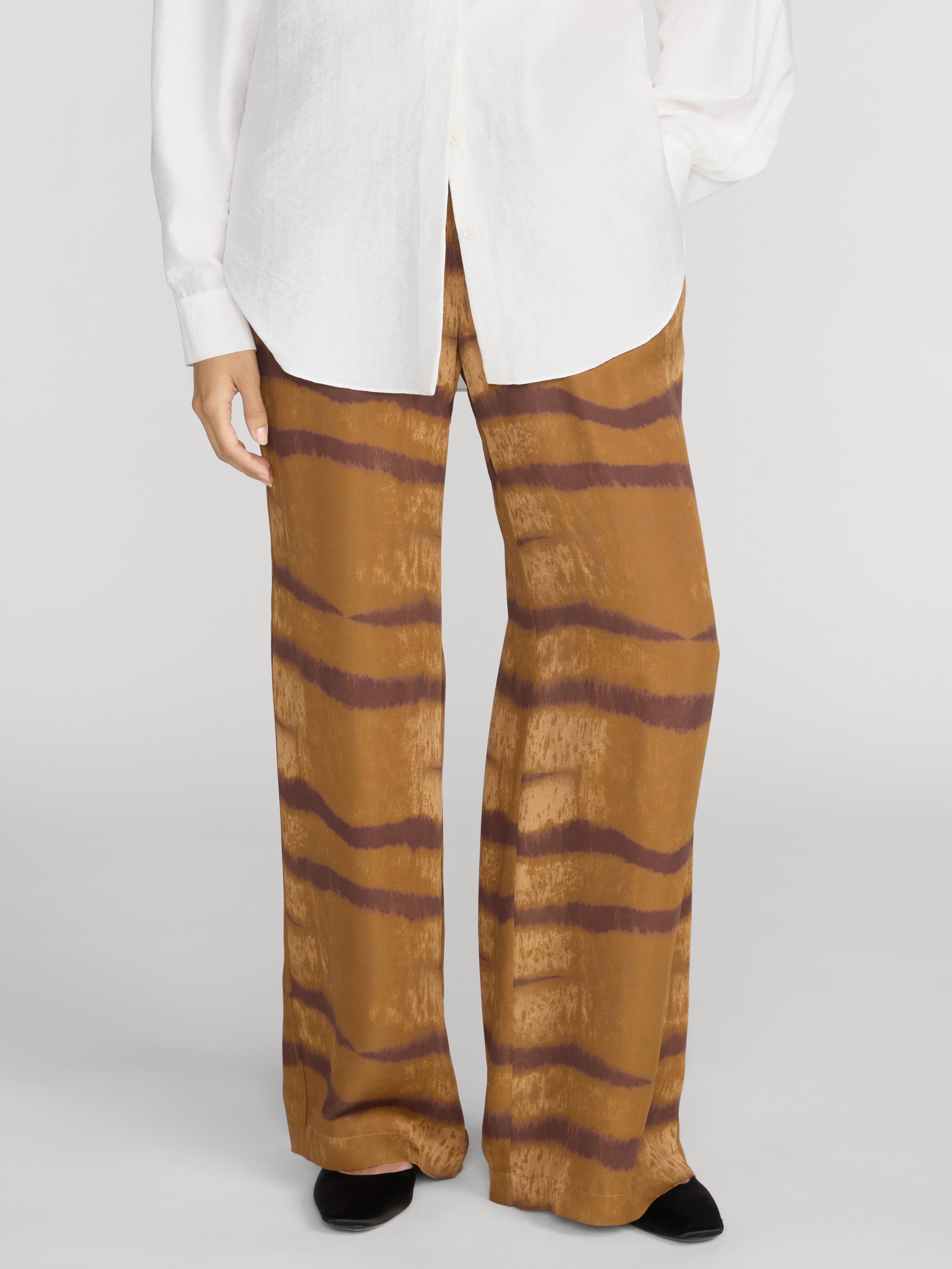 pant-front-crop-image