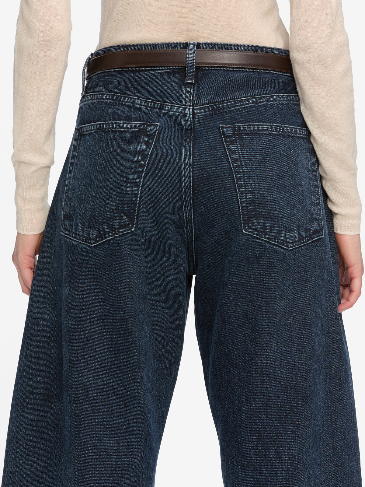 jeans back detail image alt:fit1