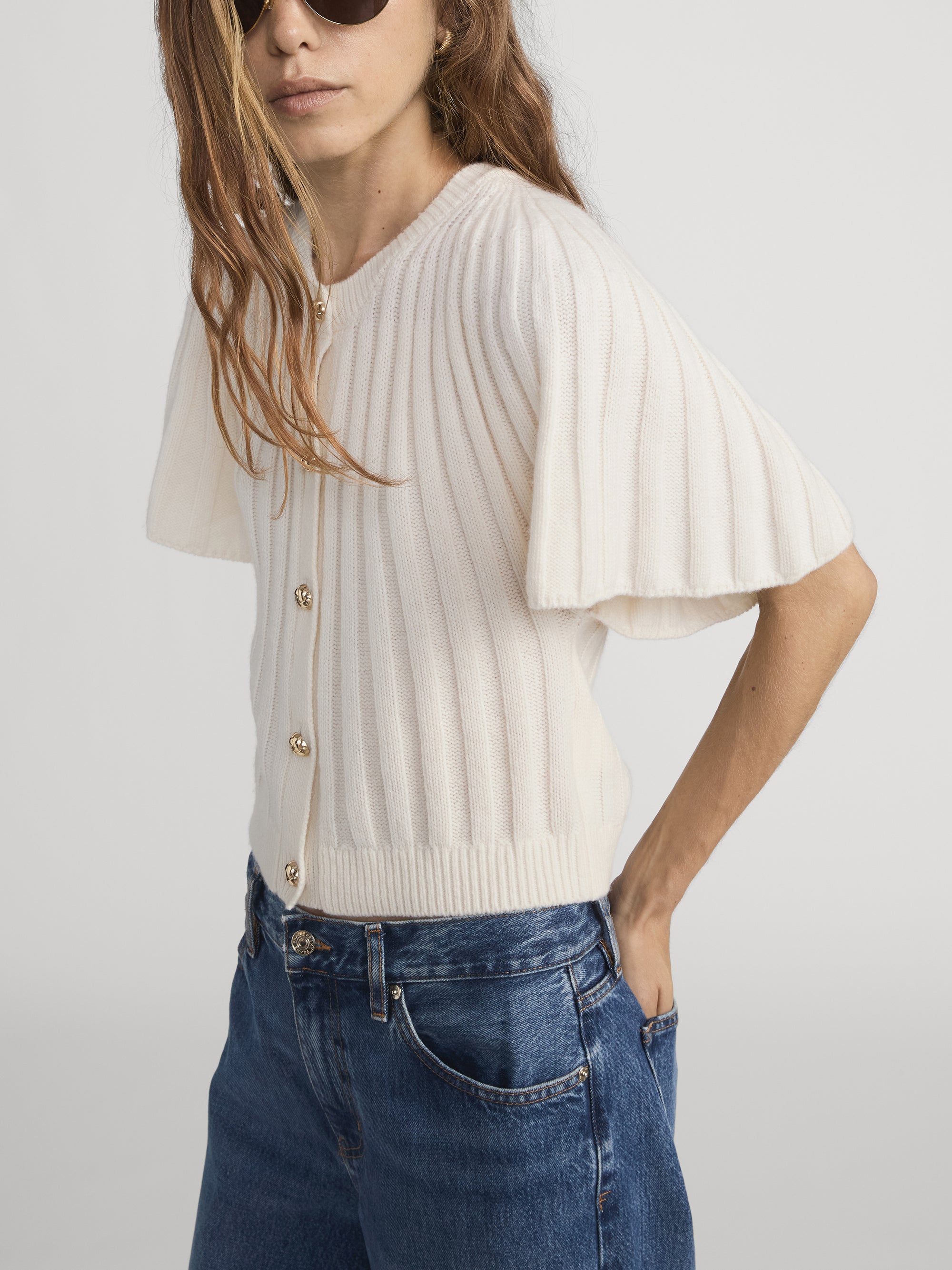 THE FLUTTER CARDI CREAM