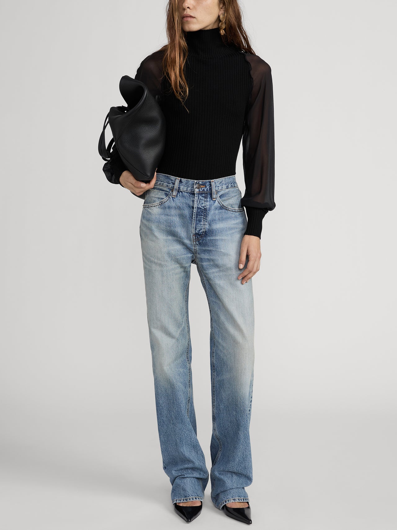 sweater full front view alt:hover