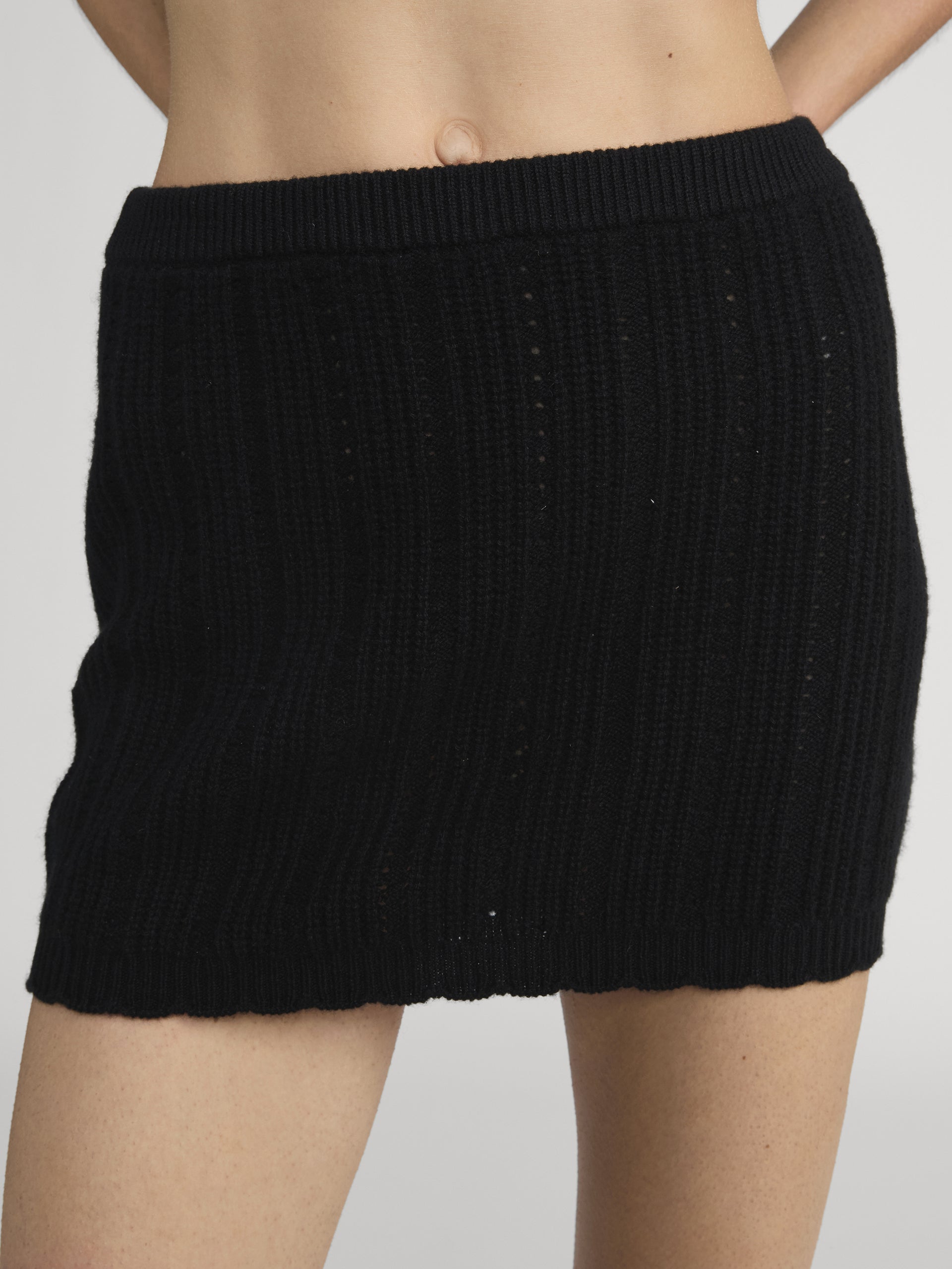 skirt front detail image