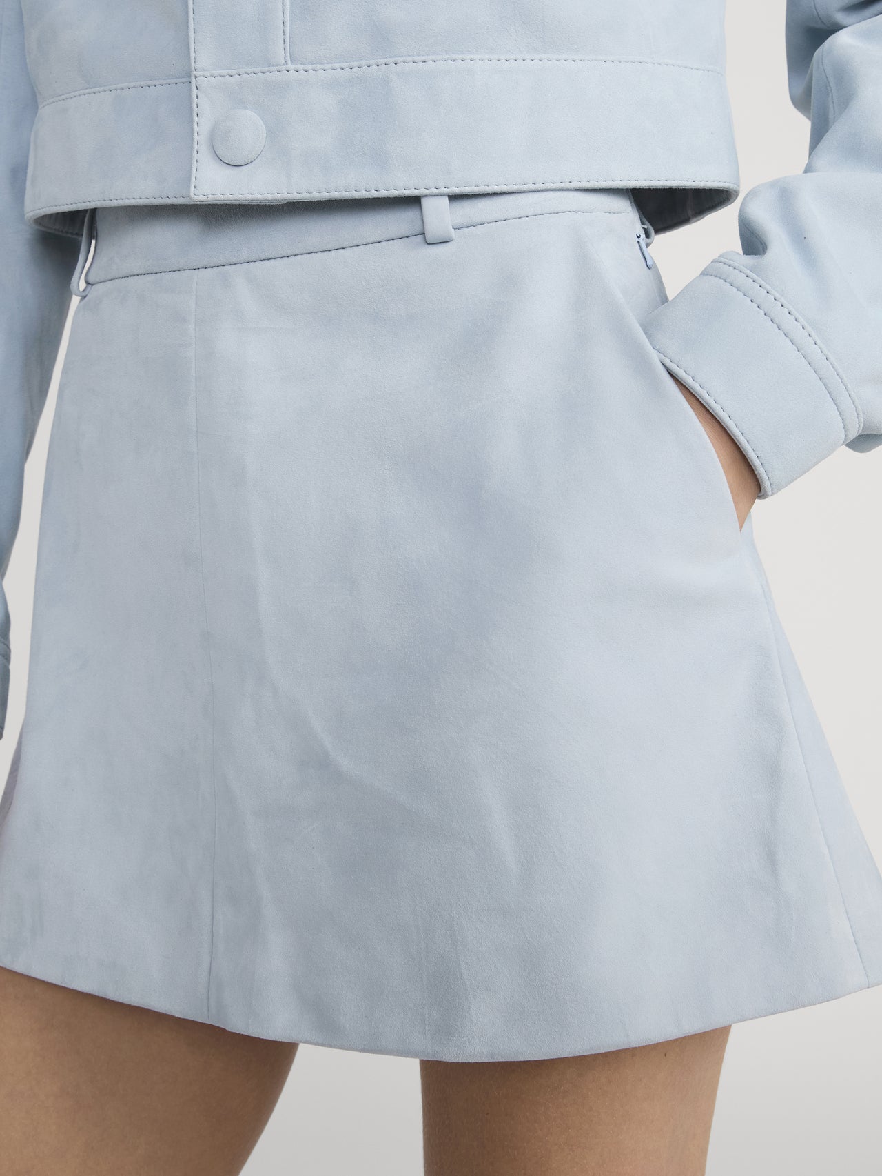 skirt front detail image