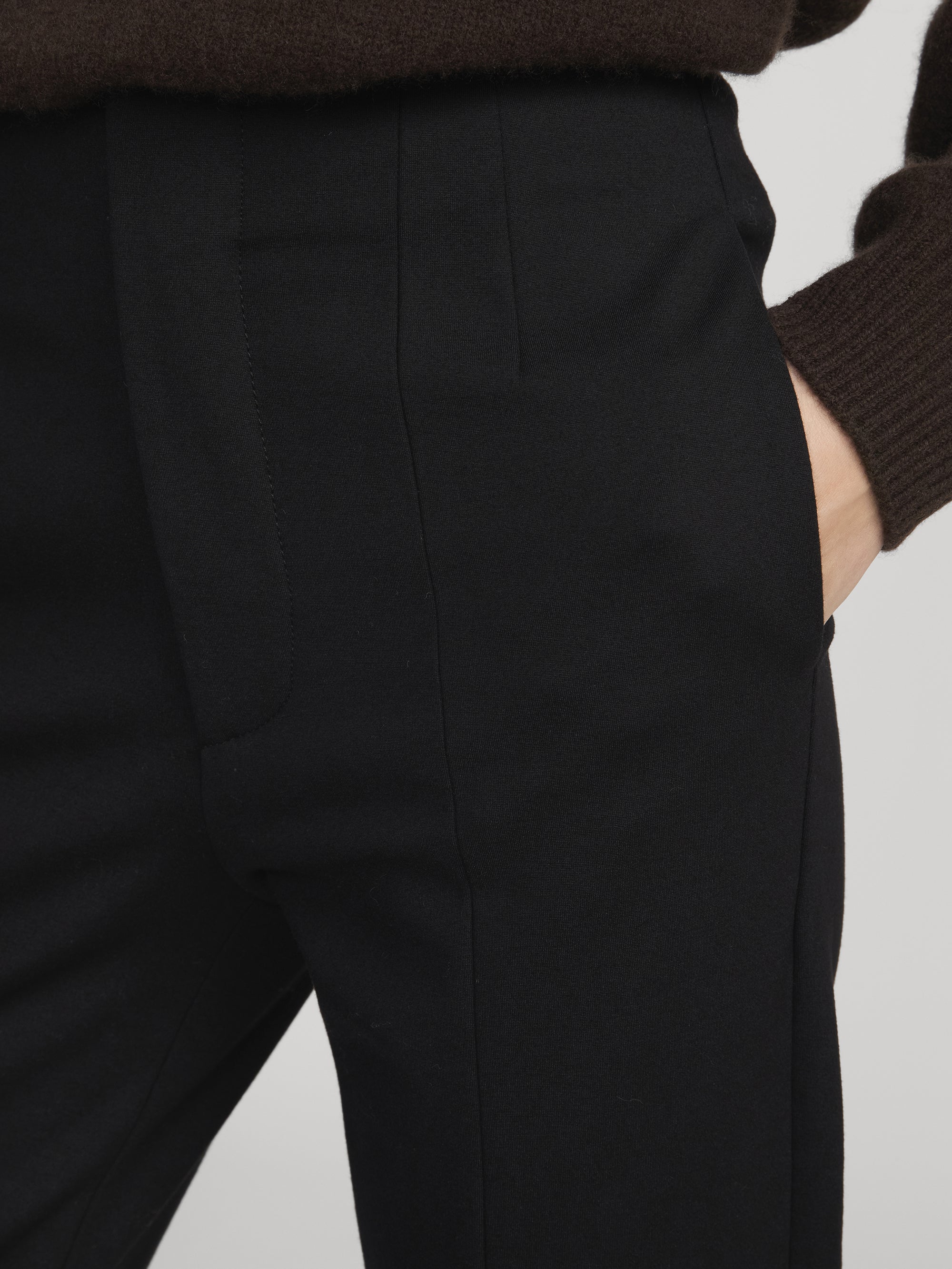 pants front detail image alt:fit1 alt:size