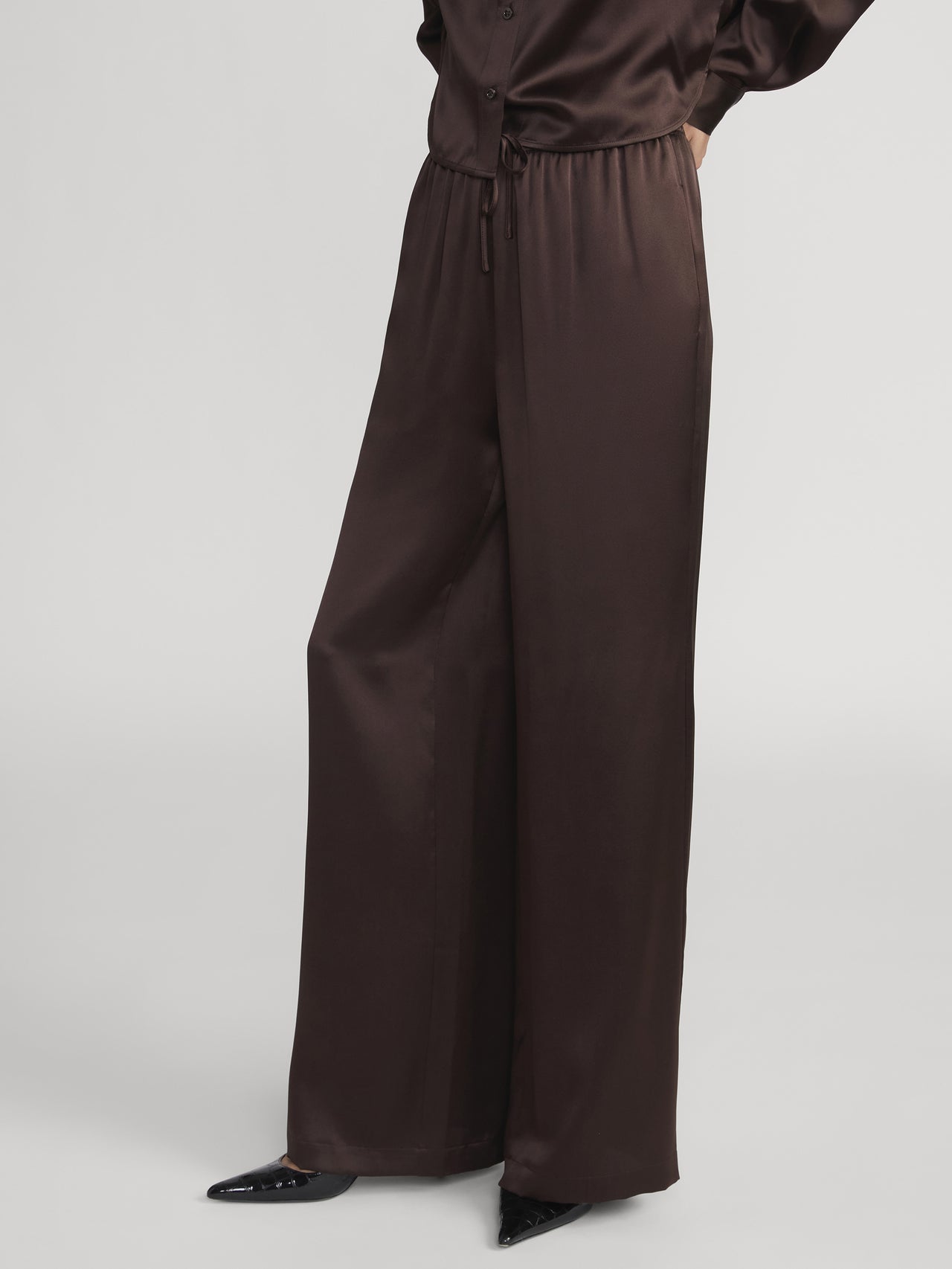 pants side angle image