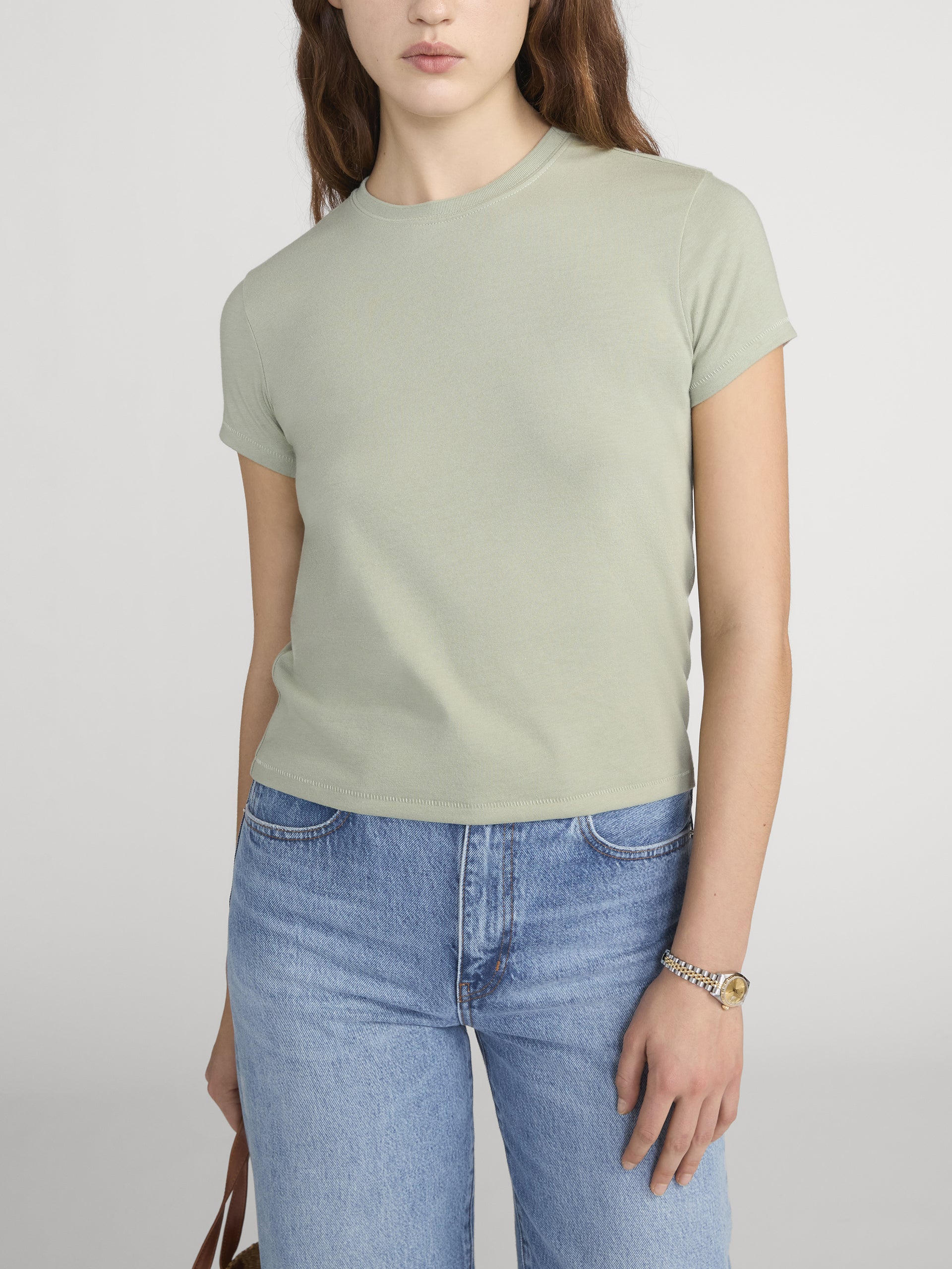 Tee on model crop 