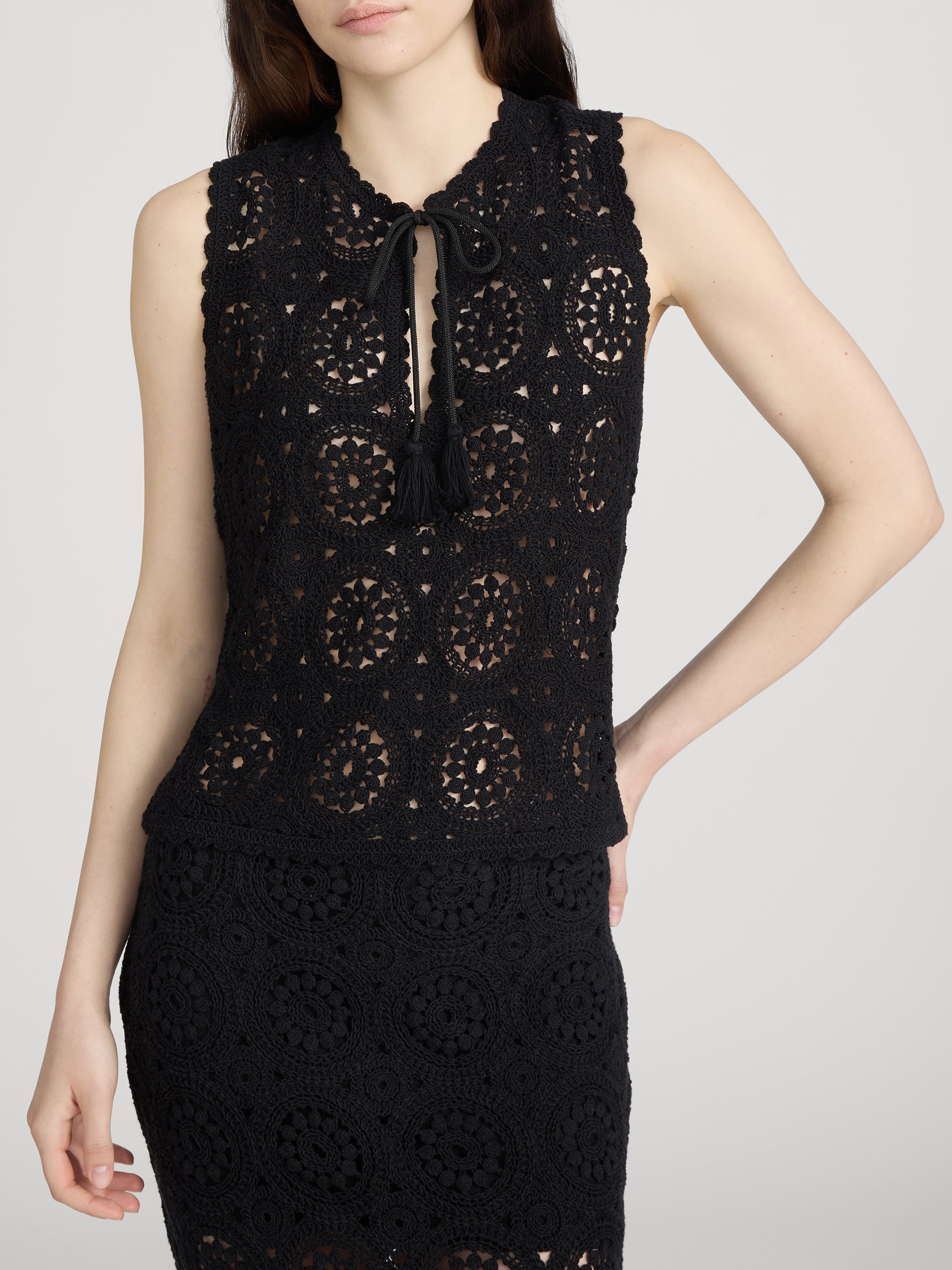 Top on model Crop 