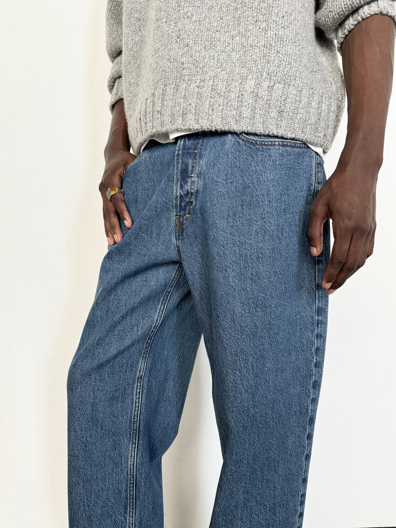 jeans lookbook image alt:hover