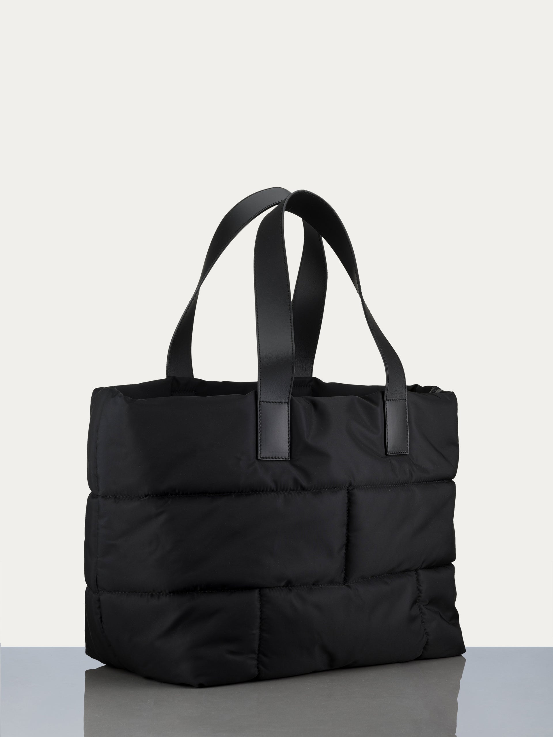 handbag side view 